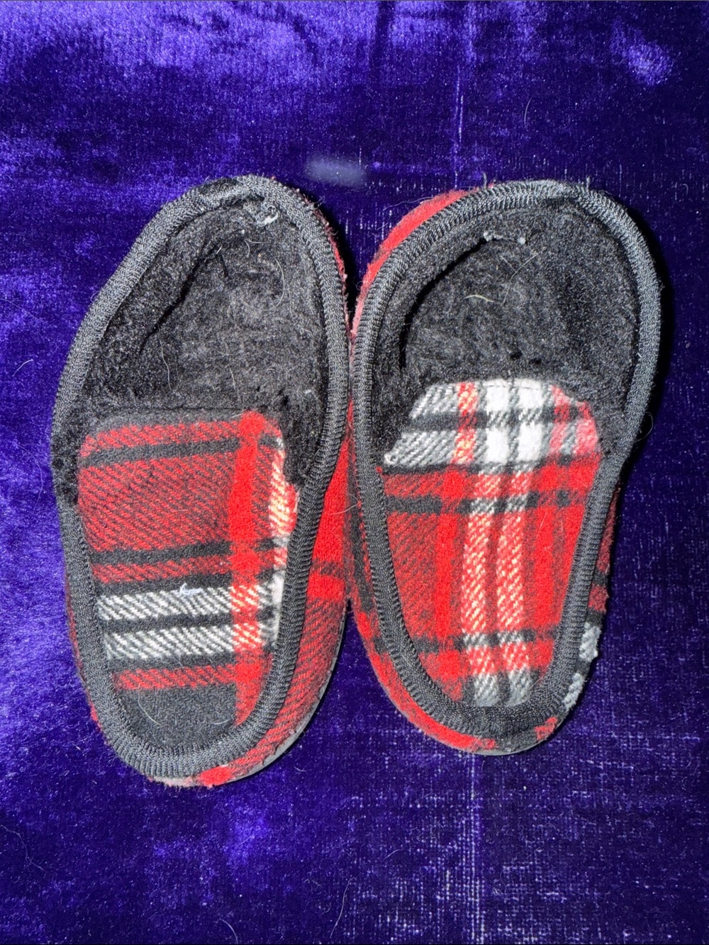 Kids Red Plaid Slip-On Slippers size 10/11